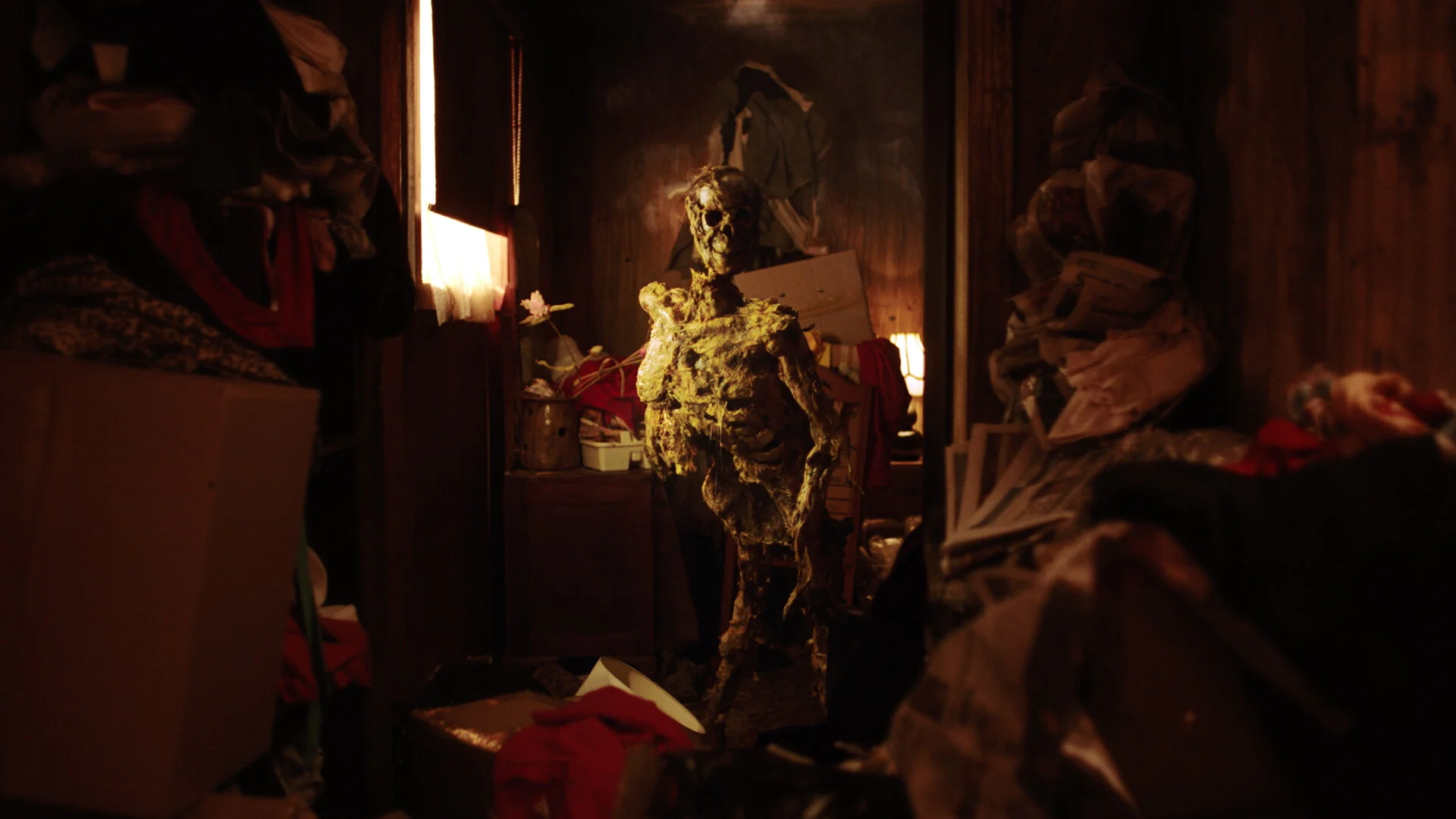 DeadhouseDark_S01E06_MyEmpireOfDirt_07.jpg