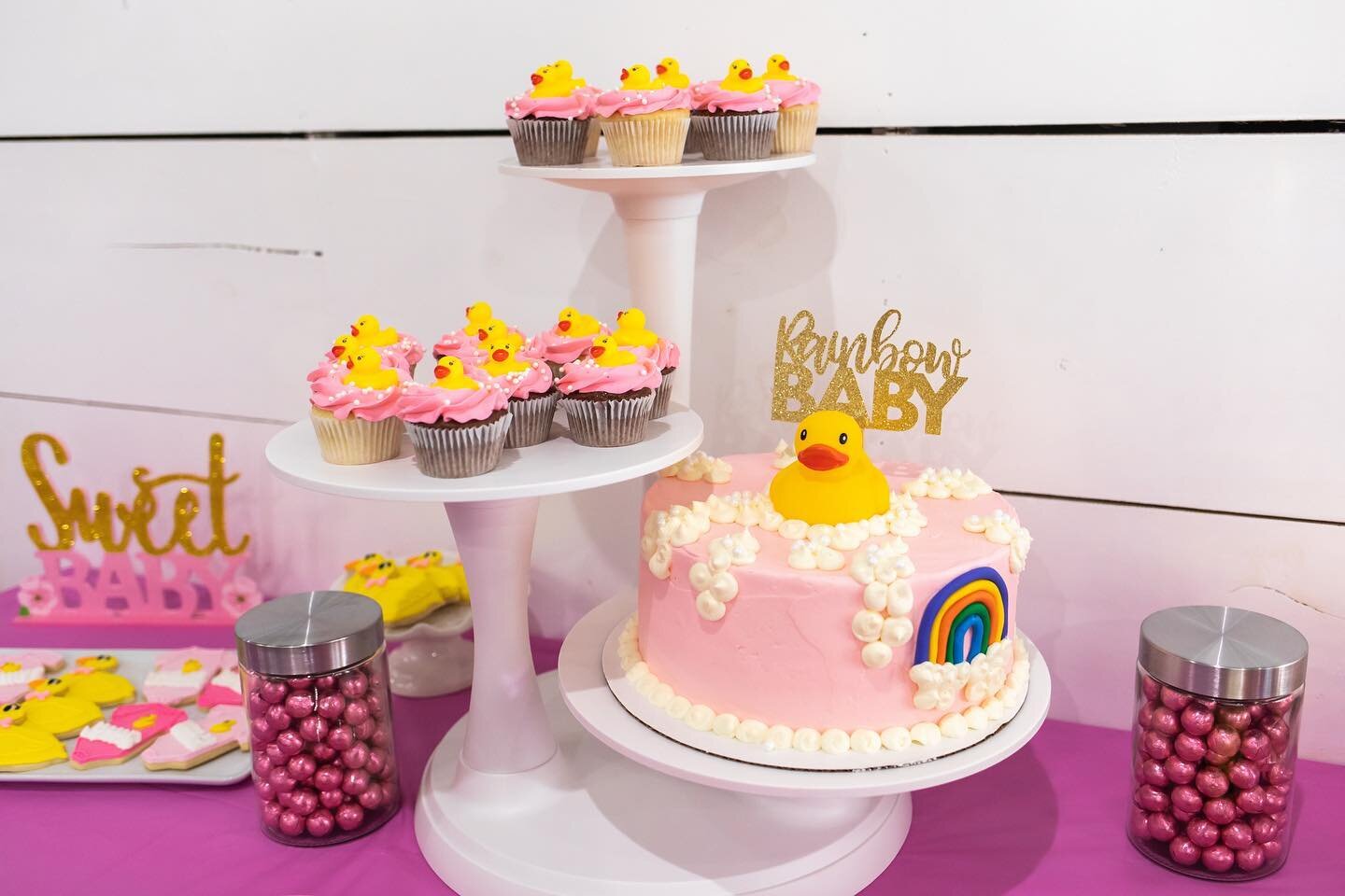 Throwback to this adorable baby shower! 🧁🐥 This event chose to do more of a sit down style and changed up the Living Room. Our space is super versatile and you can rearrange it however works best for your event.
⠀⠀⠀⠀⠀⠀⠀⠀⠀
Email us at thenook.stt@gm