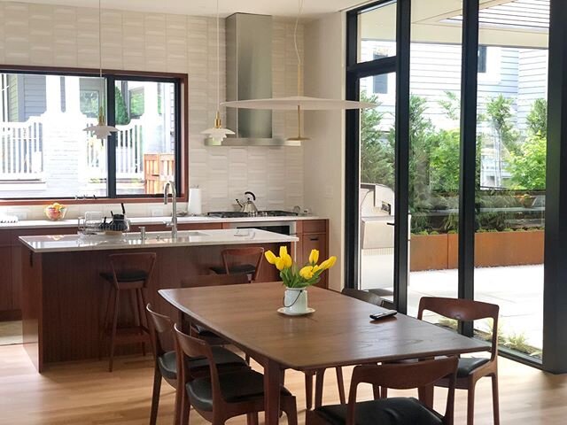 The Dot Pendant chilling in the dining room at the NW Portland Courtyard House. @dontankersley @don_tankersley_co nailed the selection on this one pairing it with two #louispoulsenph5mini pendants at the kitchen island. .
.
.
. #dwell #courtyard #cou