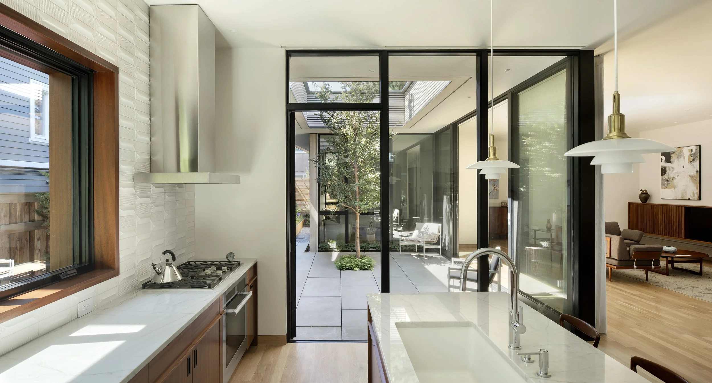 6NWPDXcourtyardhouse_photo6.jpg