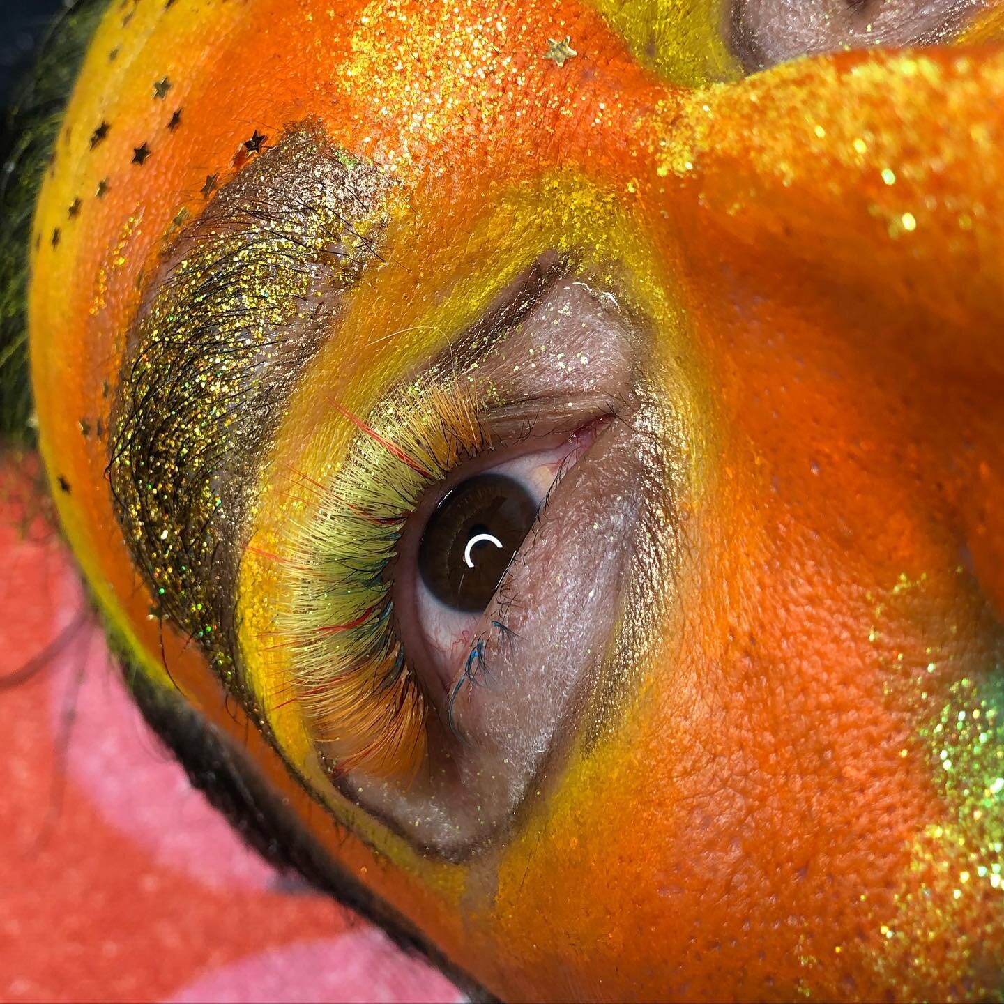 Close ups of the 3rd place lashes for @lasheagleschampionship 

I used Yellow, Goldenrod, Orange, Turquoise and Red 

Thinking about more ideas for lashes now 🤔 

Thank you everybody for your support!

Colour lashes from @maalashsupply 

#striplashl