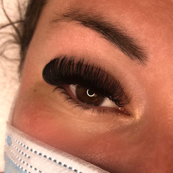 Sultry Mega Volumes! For the lady who wants more 💁&zwj;♀️ 💍

Available to book online #northamericanmegavolume 

Made using MAA Lashes .03 diameter @maalashsupply 

#victorialashes #yyjlashes #victoriabclashes #megavolume #volumelashes #lashstudio 