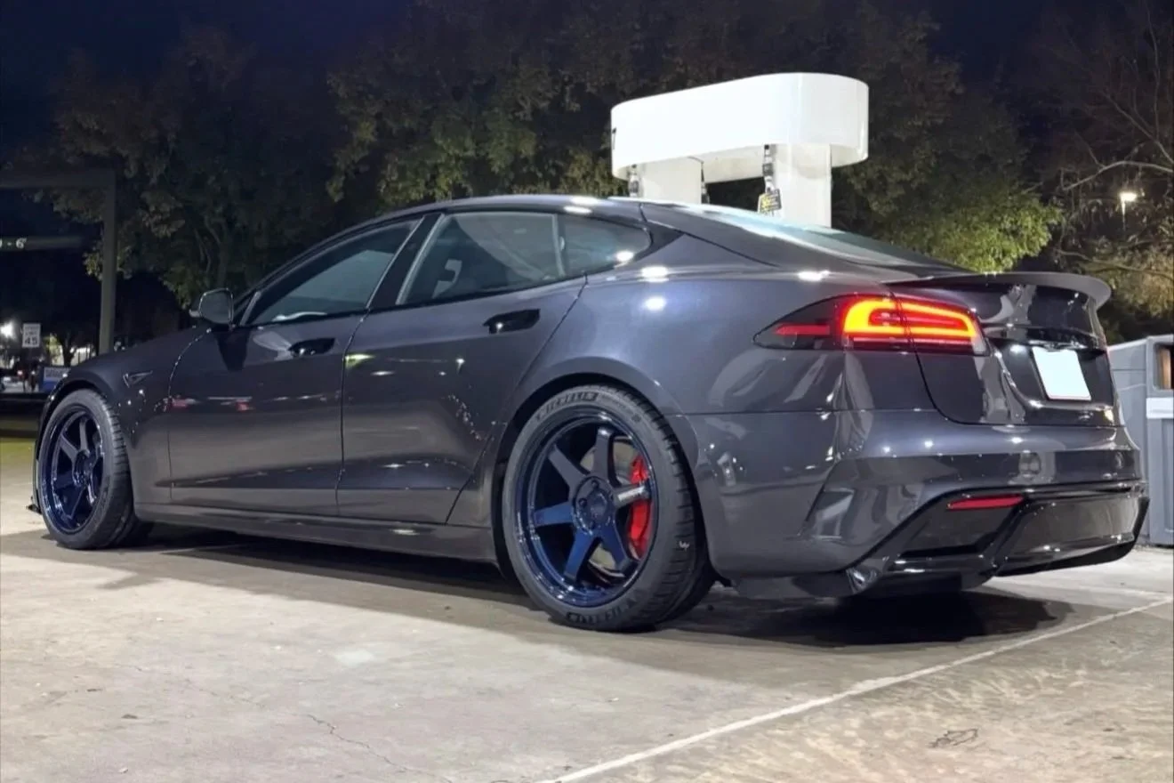 2026 Model S Plaid x Volk TE37 Ultra M-Spec 20x10 in Mag Blue