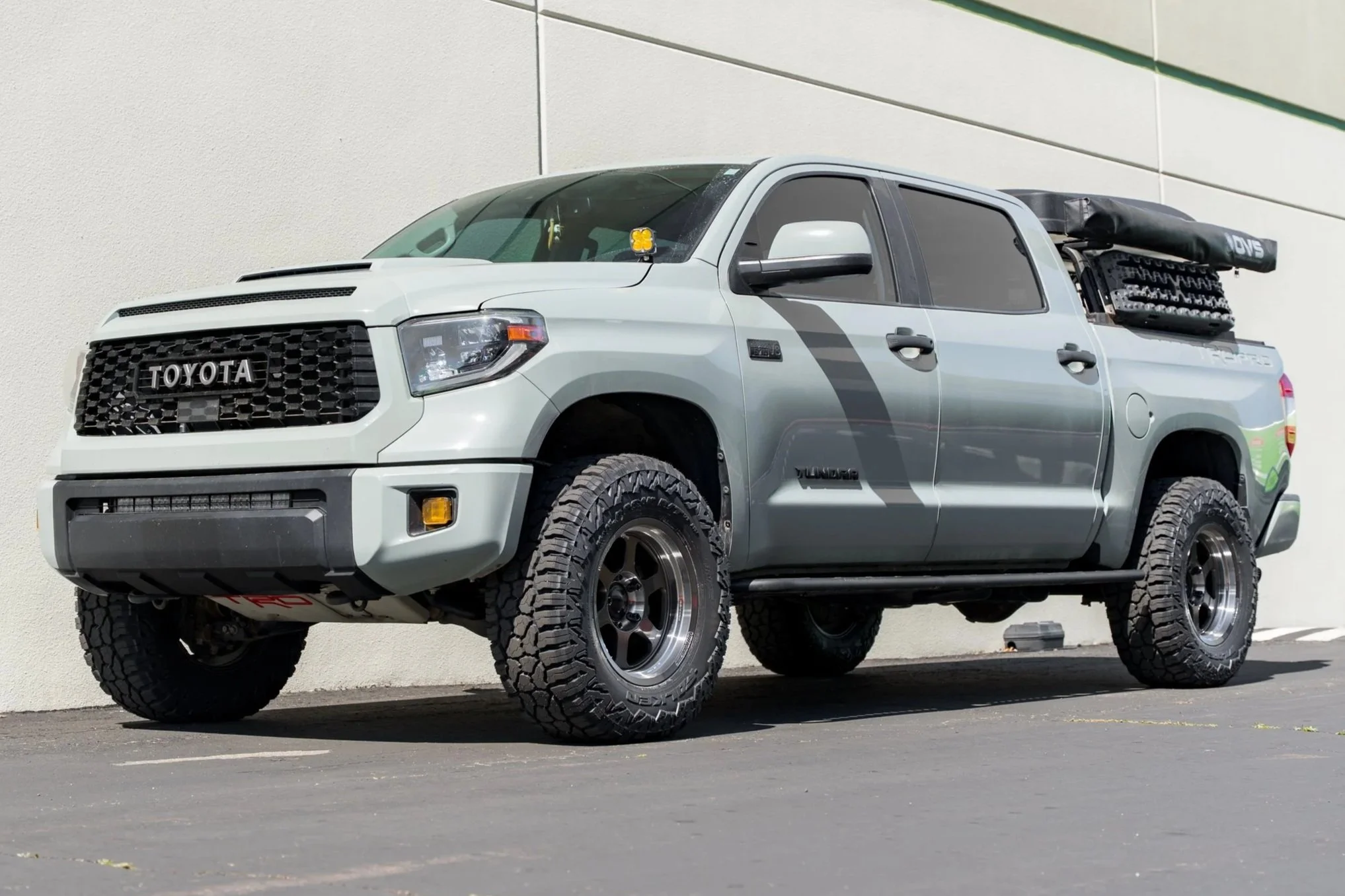 Toyota Tundra (Gen-2) x volk TE37XT SL M-Spec 18x9.5 pressed graphite