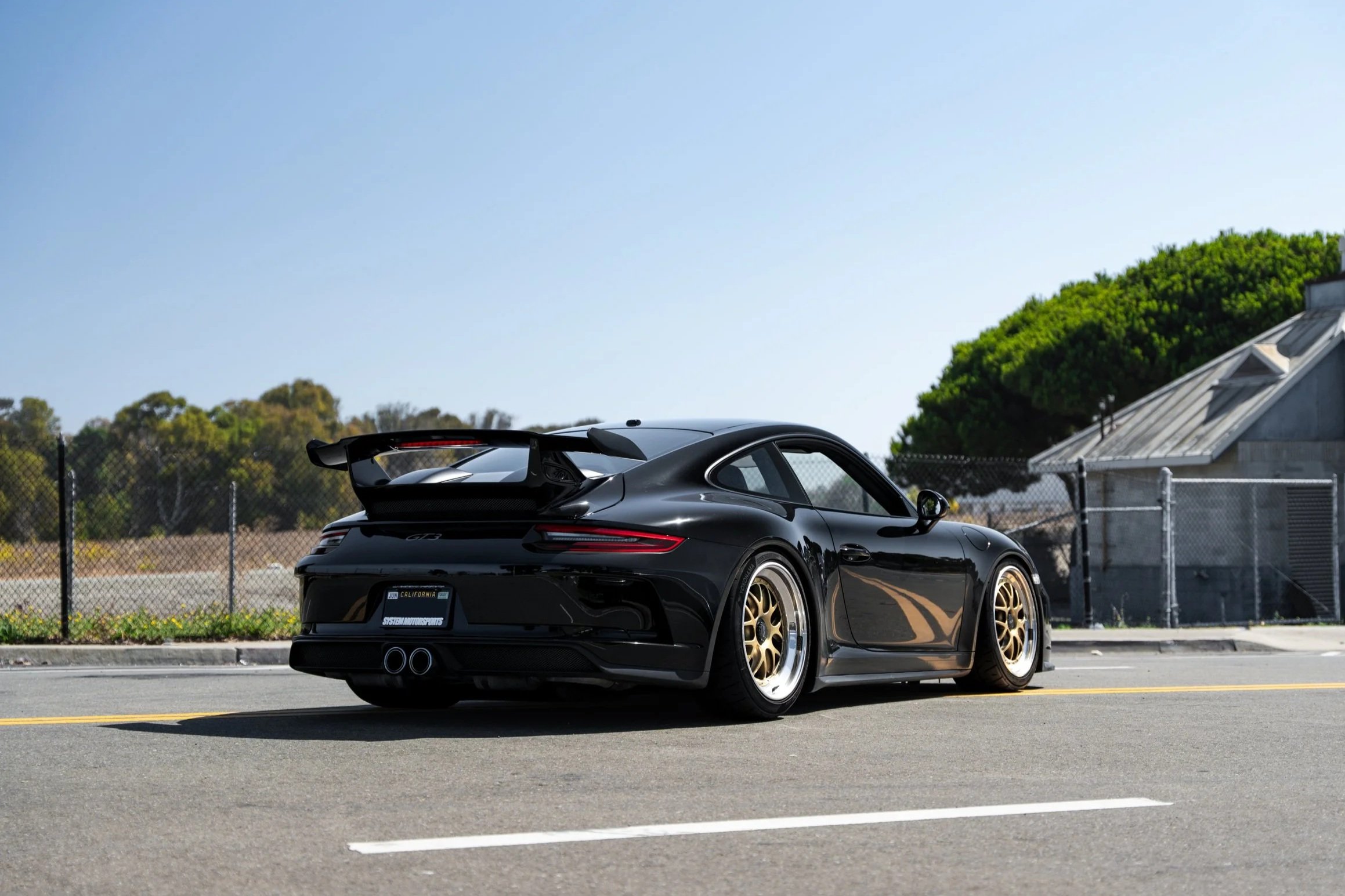 Porsche 991.2 GT3 x BBS Motorsport E07 in Motorsport Gold #systemspec Aggressive Fitment