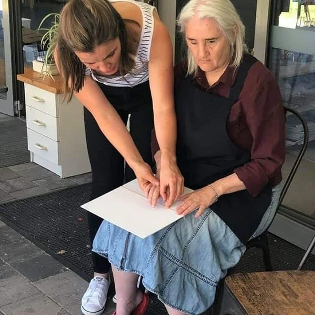 I can't wait to run workshops again soon.  This is a recent highlight of mine,  when I had the privilege of teaching a group of women on a retreat,  including Una who has been blind since the age of 21. 
Art is for all.  It's in all of our souls. 
Le