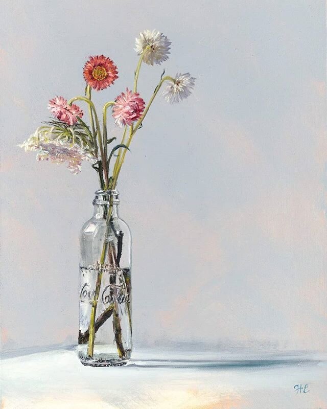 Joy in every circumstance 
That's where it's at. 😍 &quot;Joy&quot;
30.5 x 40.5cm
Oil on canvas

Limited Prints Available 
#paperdaisies #everlastings #buyart #australianartist #heidiemma #oilpainter #cokeacola #glass #light