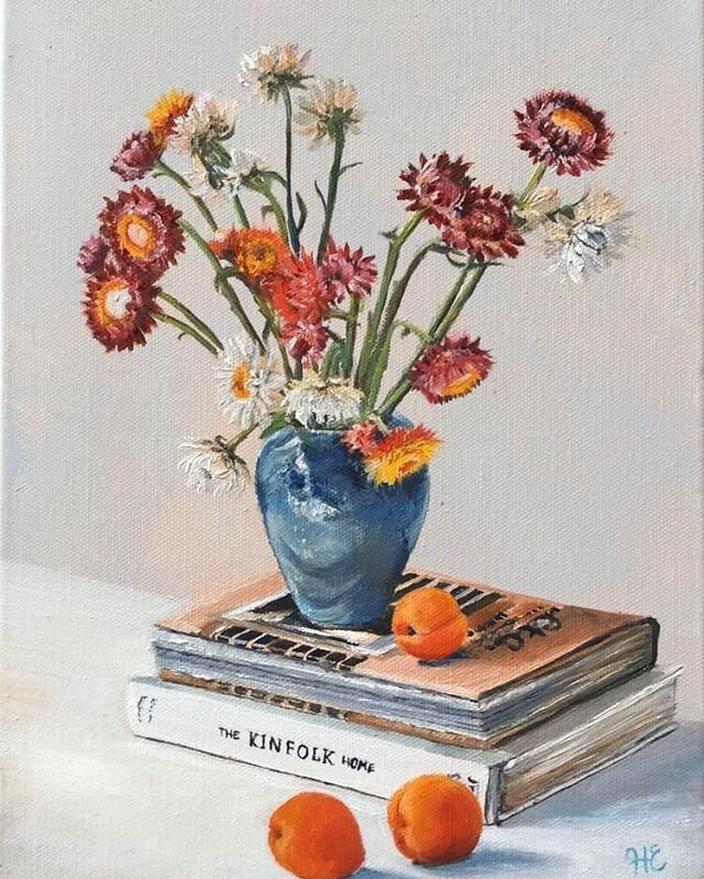 Anyone else a massive fan of @kinfolk? Couldn't resist using one in this still life. &quot;Peace&quot;
22.5 x 30.5cm
Oil on stretched canvas
Available 
Paper daisies from @zestflowers Vase featured by @claylines fresh apricots from @theshedmarkets th