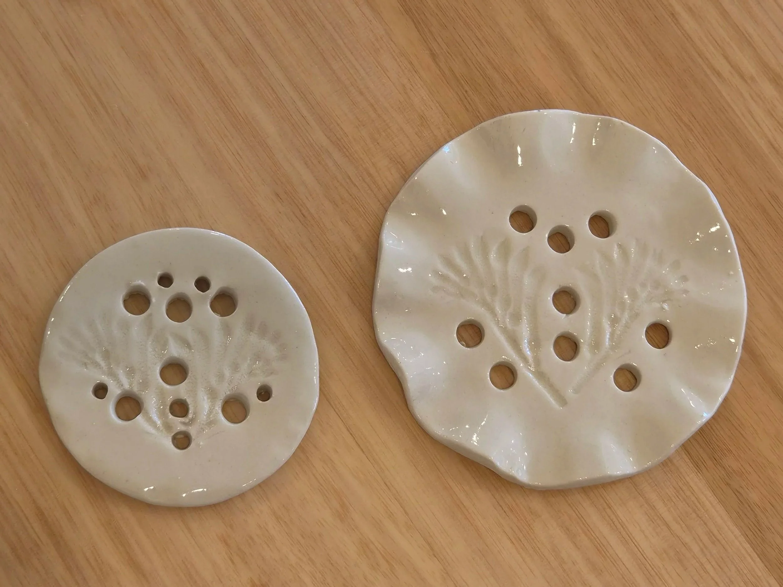 Old Linen handmade ceramic propagation rest in a warm ivory glaze with a kangaroo impression for growing plant cuttings in water, by My Earthy Life.