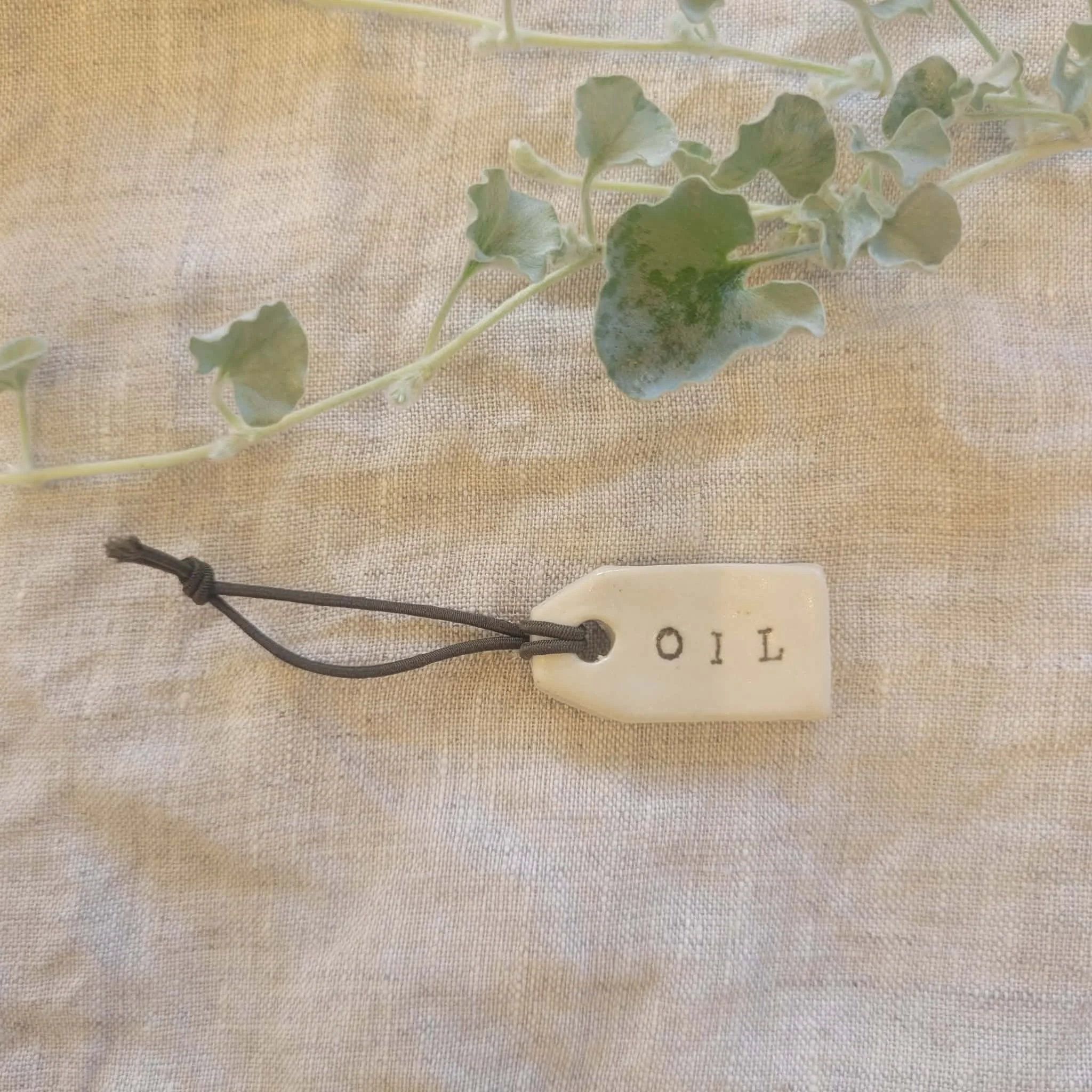 ceramic-bottle-tag-oil-flat-lay-my-earthy-life.jpg