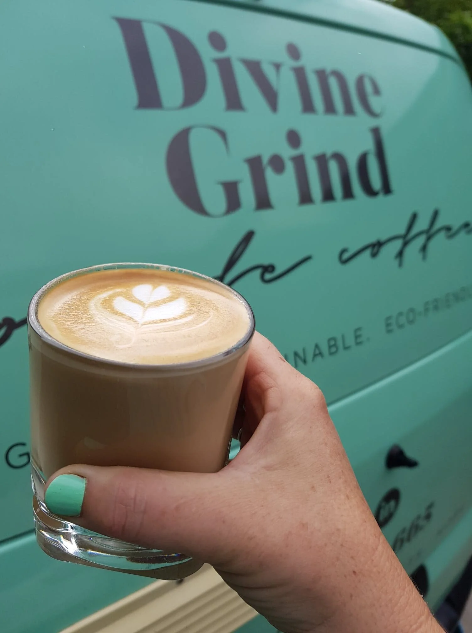 van latte glass ang hanbd focus.jpg