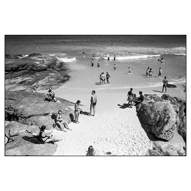 Ipanema, 2017, Leica M, TX400.  #friendsinperson 
#burnmagazine
#burnmyeye 
#upphotographers 
#ourstreets 
#capturestreets 
#cubaphototravel 
#streetphotography
#thestreetphotographyhub 
#eyeshotmag 
#filmisnotdead 
#rio 
#leica
#vsco
#bcncollective
