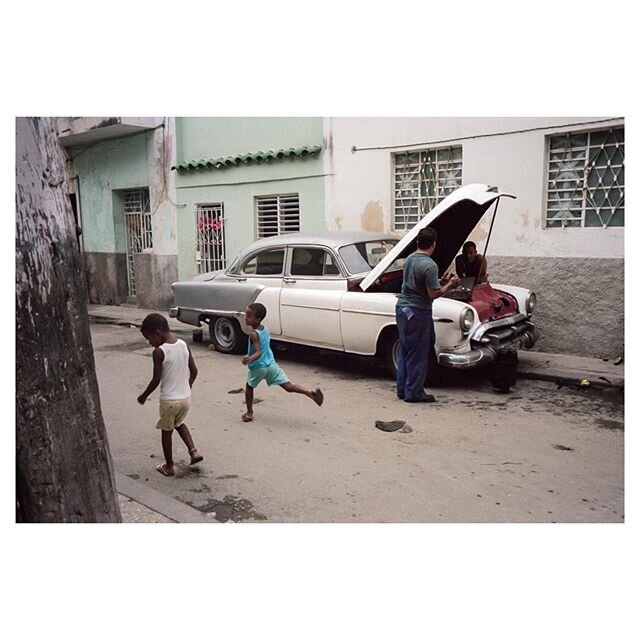 2016 Leica M, Portra 160, Havana
#friendsinperson 
#burnmagazine
#burnmyeye 
#inpublic 
#ourstreets 
#capturestreets 
#all_bnwshots 
#streetphotography
#thestreetphotographyhub 
#eyeshotmag 
#lotsmagazine 
#friendsinbnw 
#leica
#myfeatureshoot
#bcnco