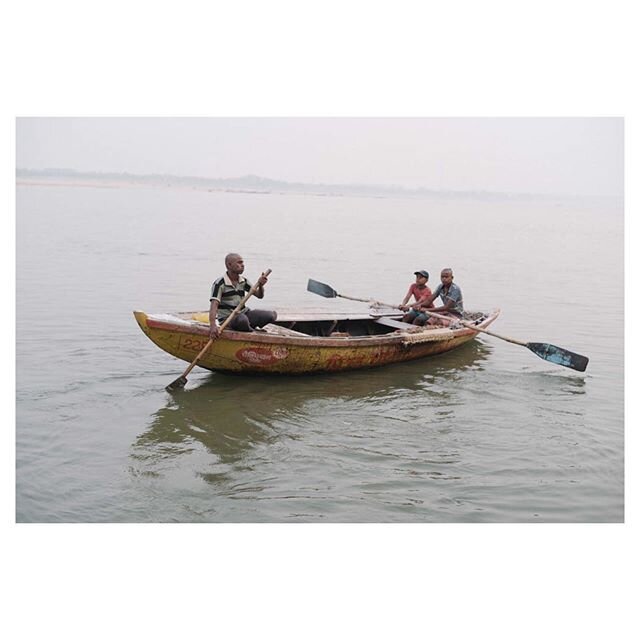 2018. .  Varanasi, India.  #observecollective
#atalantecollective
#leicam10 
#challengerstreets
#decisivemoment
#leica_camera
#1415mobilephotographers
#magnumphotos
#bnw_planet2018
#vsco
#lensculture#spicollective 
#irimages
#everybodystreet
#lfimaga