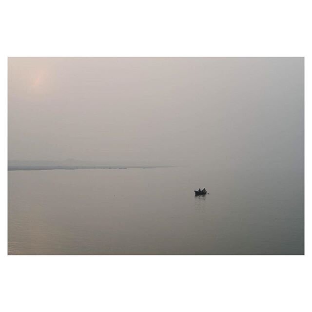 2018. .  Varanasi, India.  #observecollective
#atalantecollective
#leicam10 
#challengerstreets
#decisivemoment
#leica_camera
#1415mobilephotographers
#magnumphotos
#bnw_planet2018
#vsco
#lensculture#spicollective 
#irimages
#everybodystreet
#lfimaga
