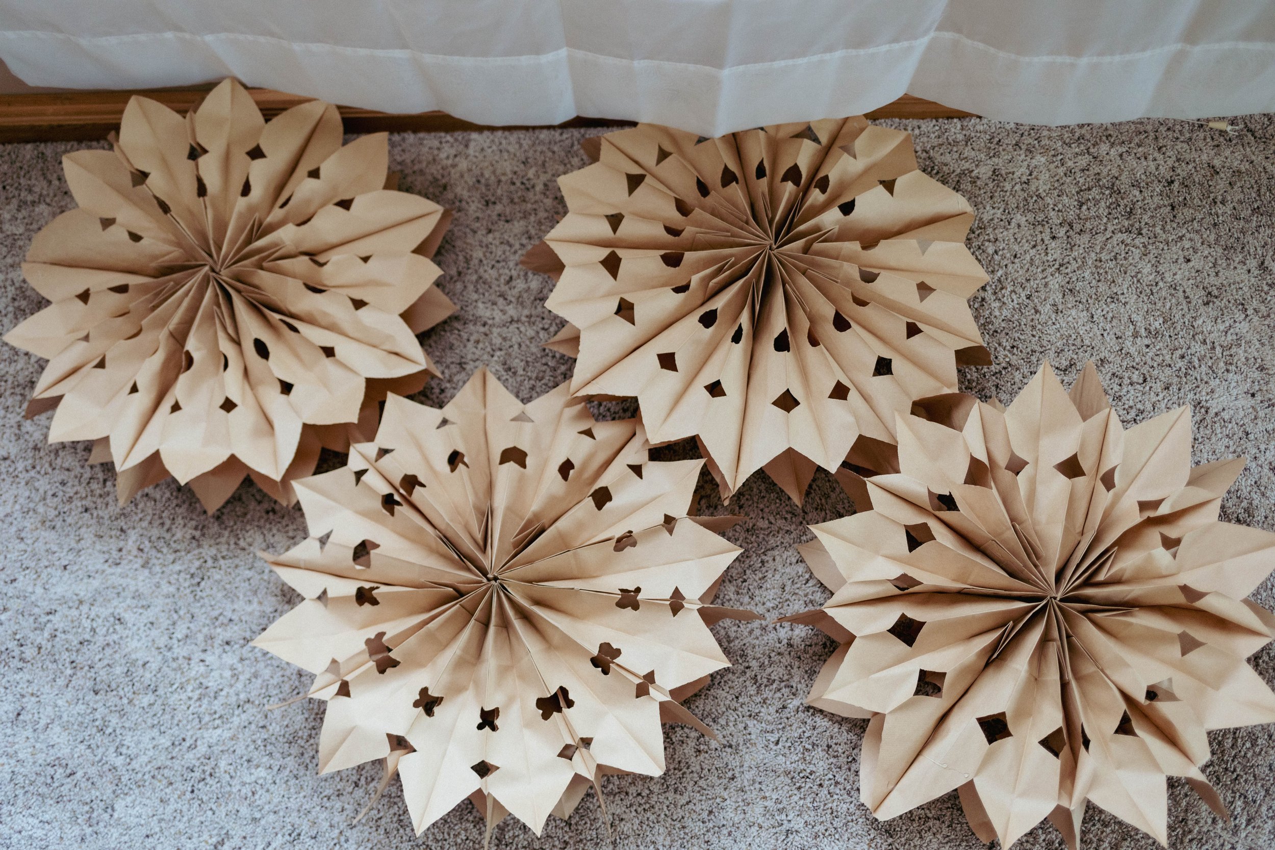 Paper bag snowflake decorations – Zanzaneet Kitchen