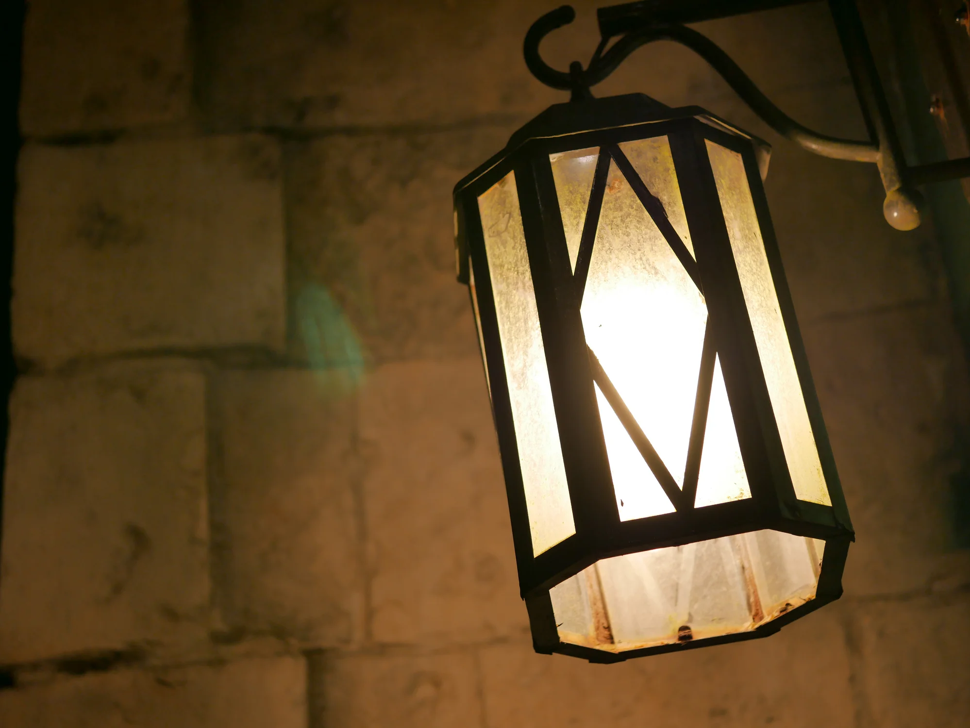 Crime Prevention Tips to Keep Our Neighborhoods Safe