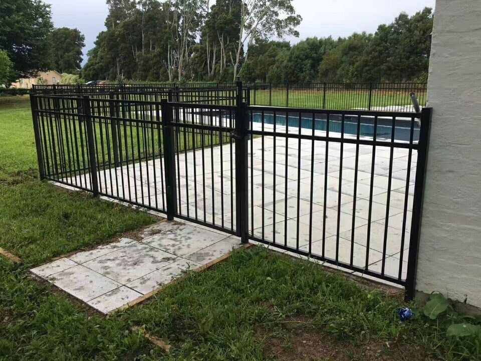 Flat-Top-Powder-Coated-Aluminium-Metal-Fence-Black-Pool-Fence.jpg