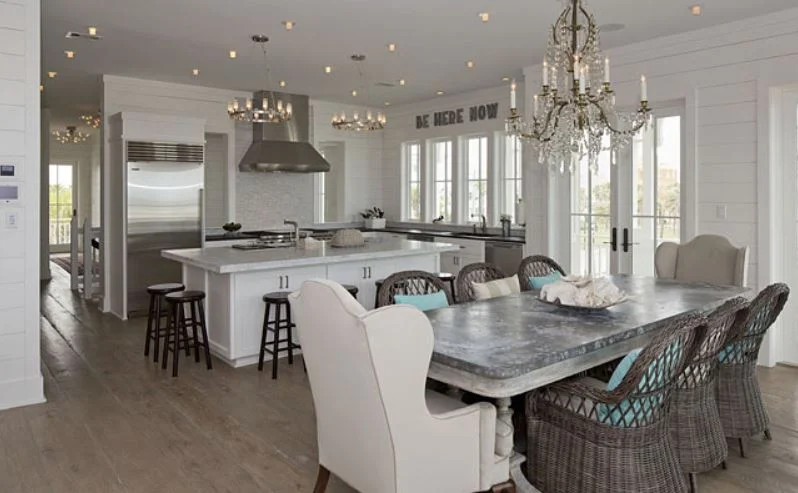Dining & Kitchen Area