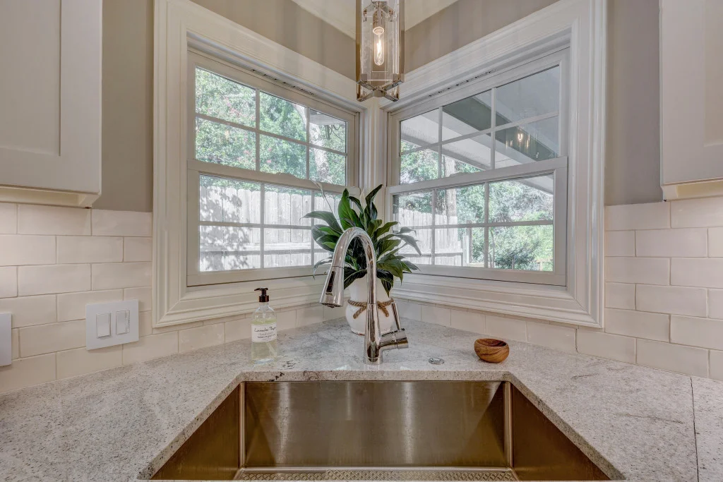 Kitchen Sink & Light Pendant