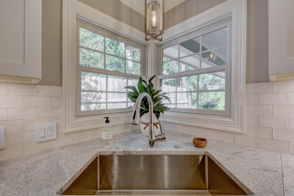 Kitchen Sink & Light Pendant