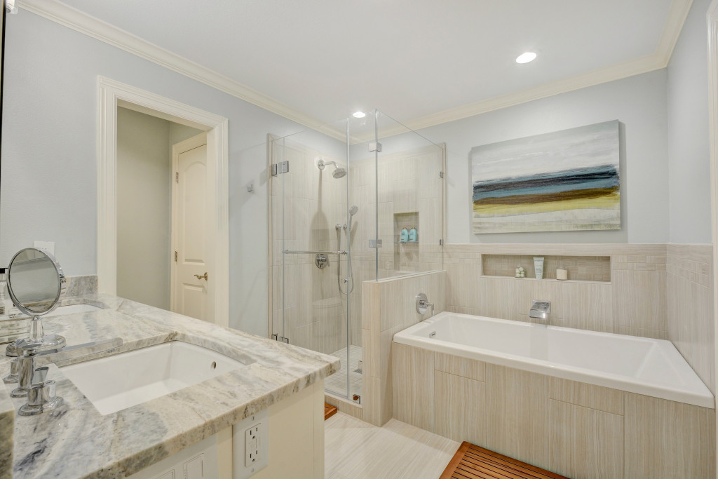 Master Bath & Soaker Tub