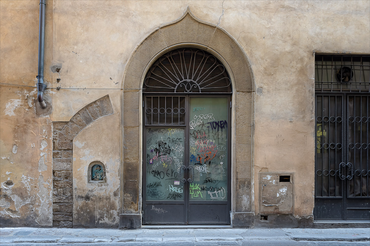 wine-doors-of-florence-9.jpg