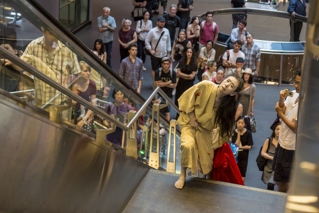 otake-eiko-a-body-in-a-station-at-fulton-st-dsc2299-photo-by-william-johnston_orig.jpg