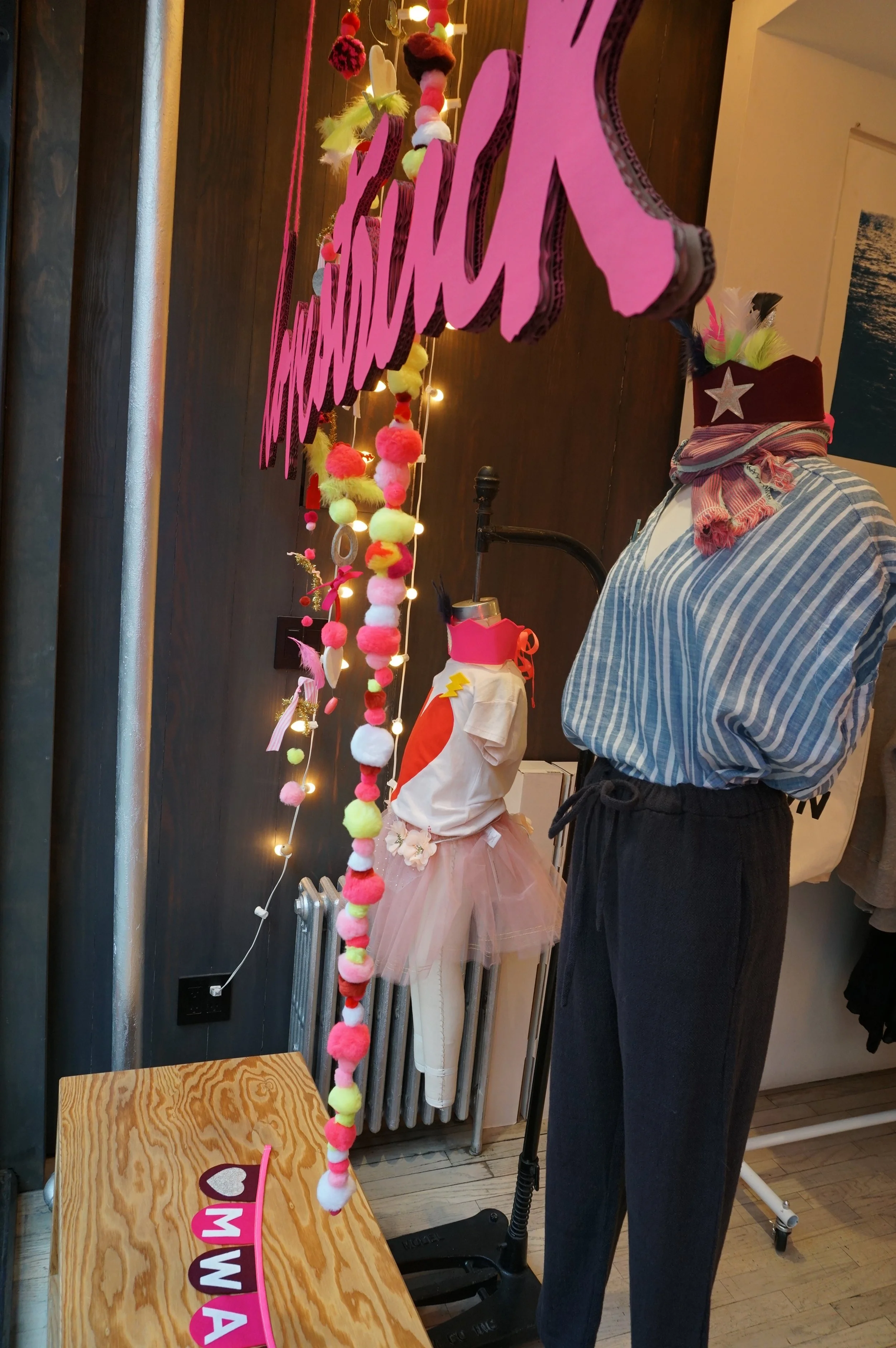   Lovestruck + Mi Amor  / Holiday Window Design / Thomas Sires, Elizabeth Street, NY 