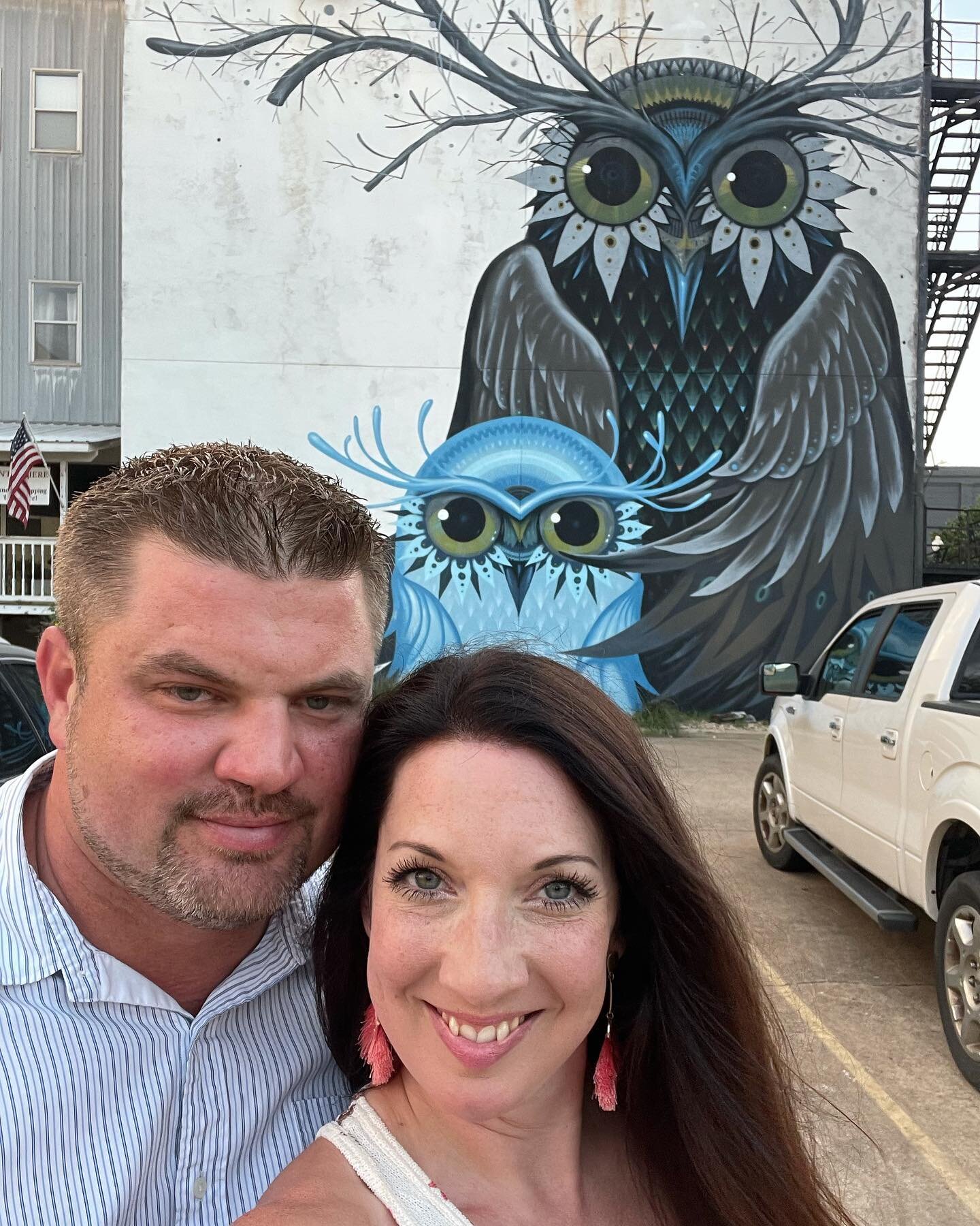 D A T E🦉N I G H T
.
.
Sometimes it&rsquo;s really nice to have a little time to ourselves. We had a great time walking around downtown Brenham last night. There are so many cool murals, little bars, and beautiful art galleries! I&rsquo;m thankful fo