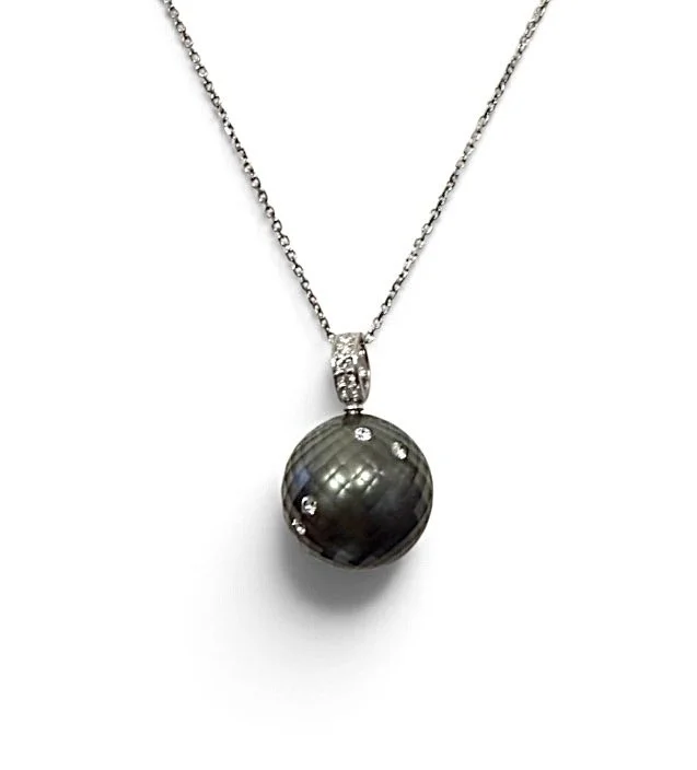 Faceted Tahitian Pearl Pendant with Diamonds in 18ct White Gold close up.jpg