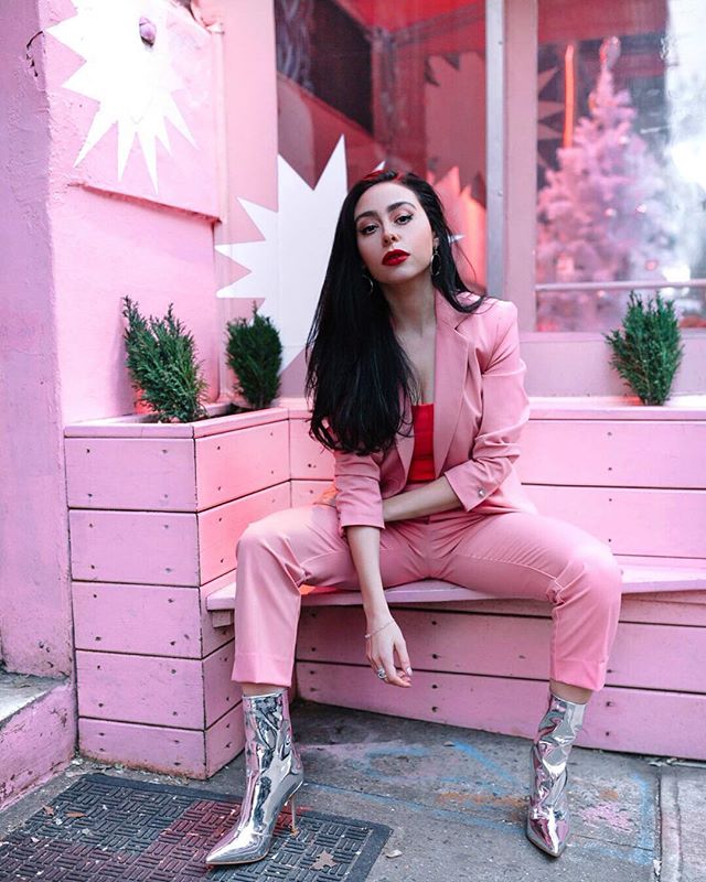 &ldquo;On Wednesdays we wear Pink&rdquo;...and go to everything pink restaurants too duh! 💞
📸: @freshces3 .
.
#zara #mistressrocks #pietronolita #pietronolitanyc #meangirls #onwednesdayswewearpink #pinksuit #silverboots #bosssuit #allpinkeverything