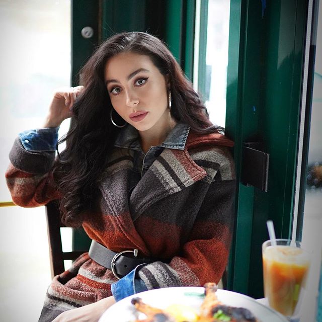 Couldn&rsquo;t wear enough layers on this snowy day 😬😬
.
.
#fashionblogger #nycfashion #nycphotography #nycphotographer #nycphotoshoot #nycphotographers #bloggerstyle #bloggerlife #bloggers #bloggersofinstagram #blogger #freepeople #freepeoplestyle