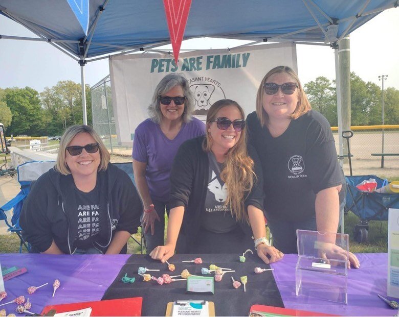 🐾Stop by the @kentwoodparkrec Bark For The Park event tonight &amp; say hi to our paw-some volunteers!!! Oh, and don&rsquo;t forget to bring your dog by to say hi, too!🐾 #volunteer #petsarefamily #barkforthepark
