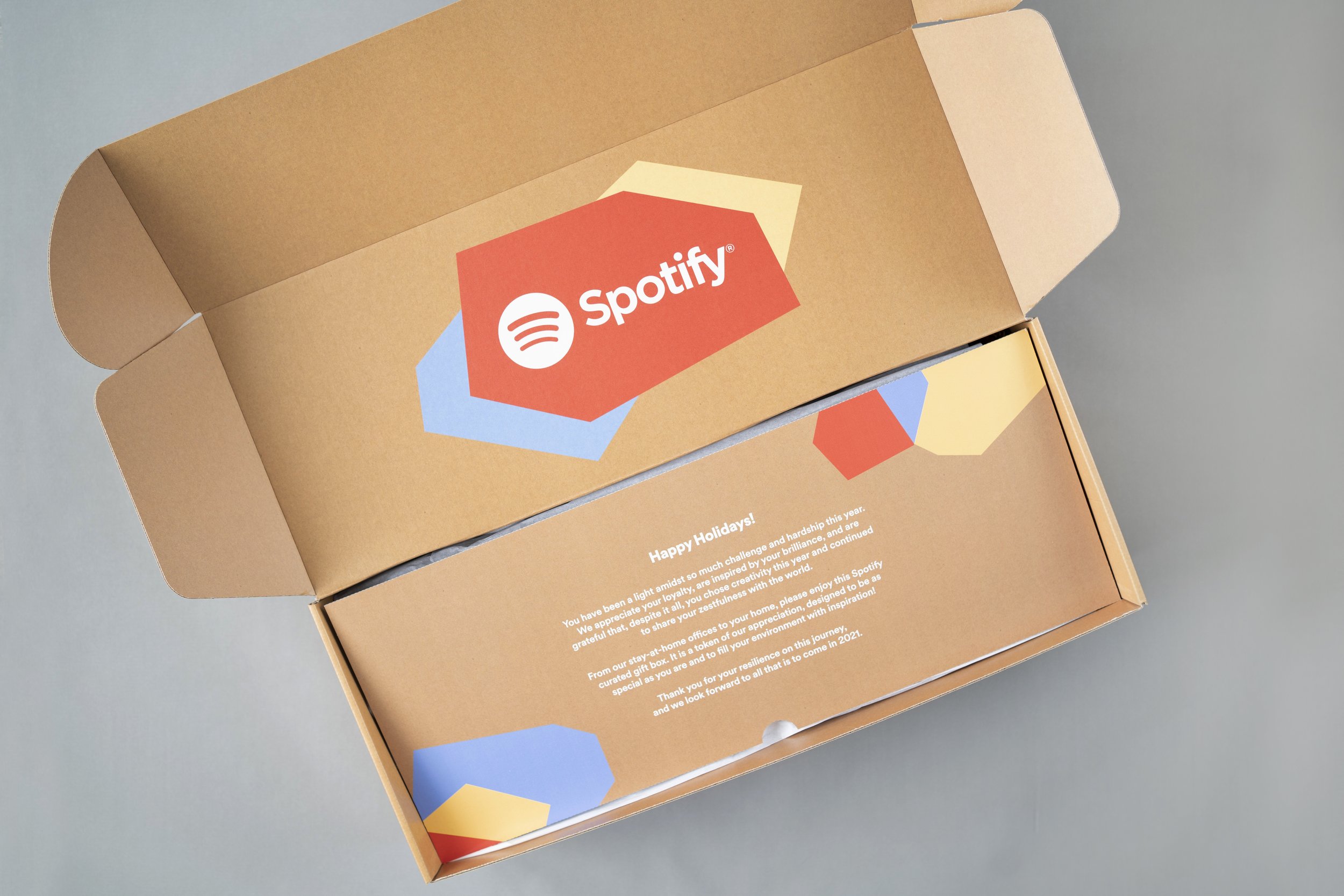 03_spotify_box_contents_A7S01928.jpg