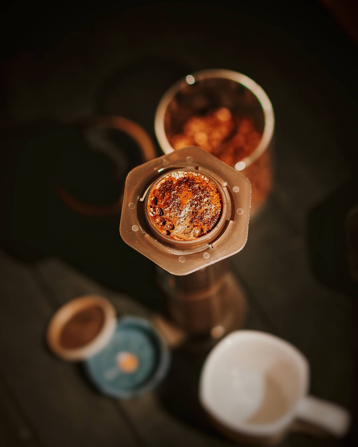 I thought hard about a caption, but got nothing. Am I back? Who knows...

#kylearchibaldphotography #coffee #coffeetime #fullbloom #fullbloomcoffeeroasters #docoffeebetter #aeropress #aeropresscoffee #brewmethods #pourovercoffee #coffeeshots #coffeeh