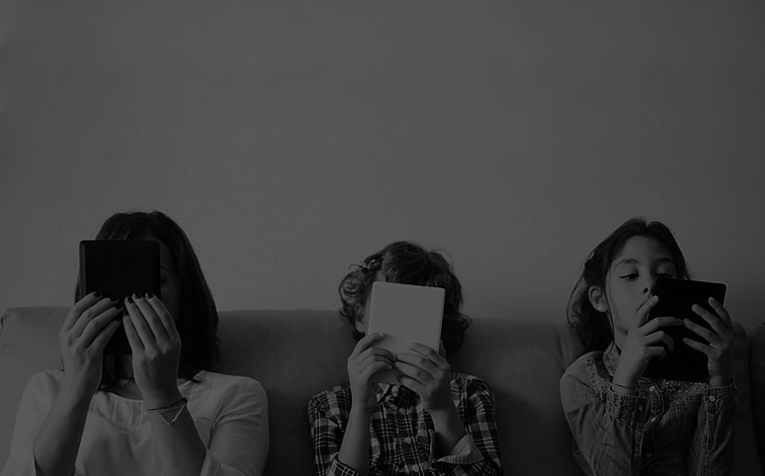 momkidscouch-dark-bw.jpg