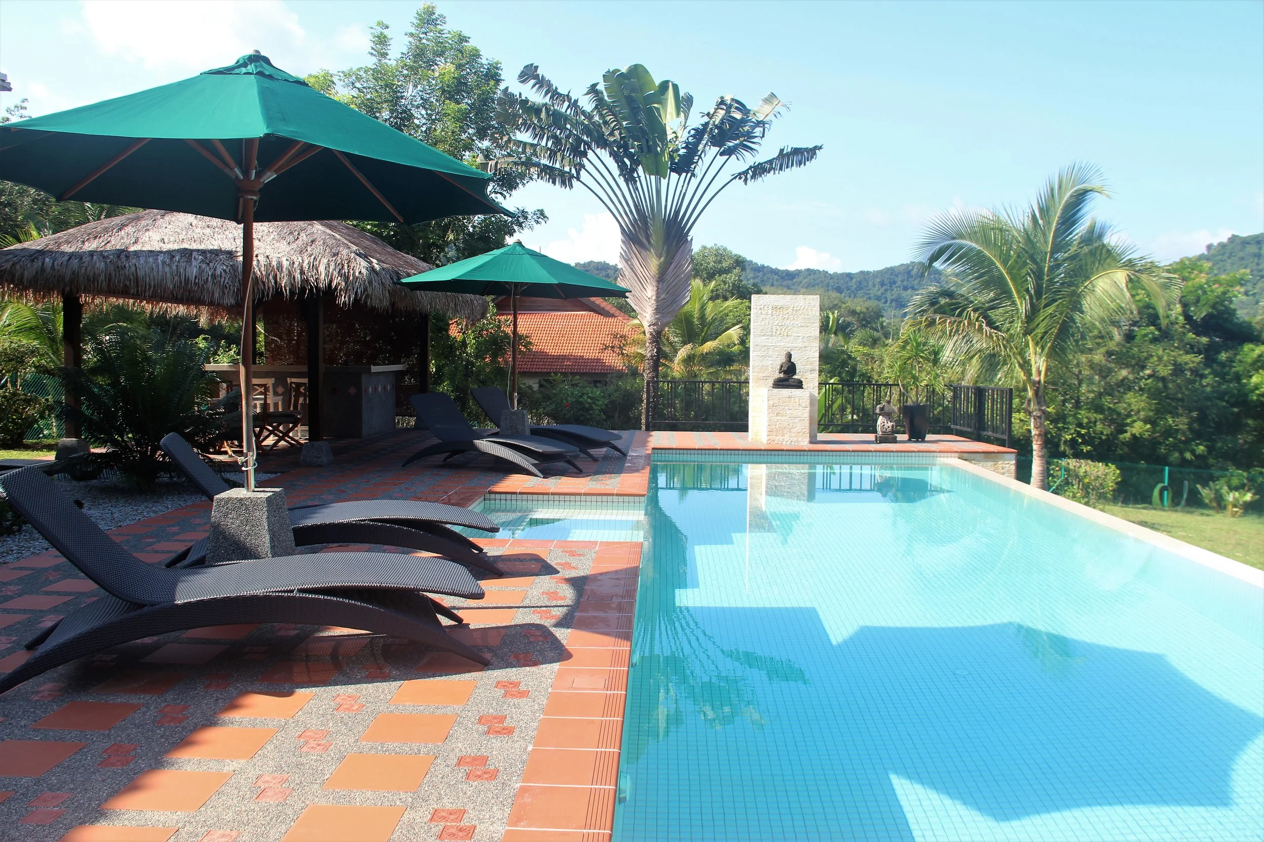 Villa Kelapa sunloungers.JPG