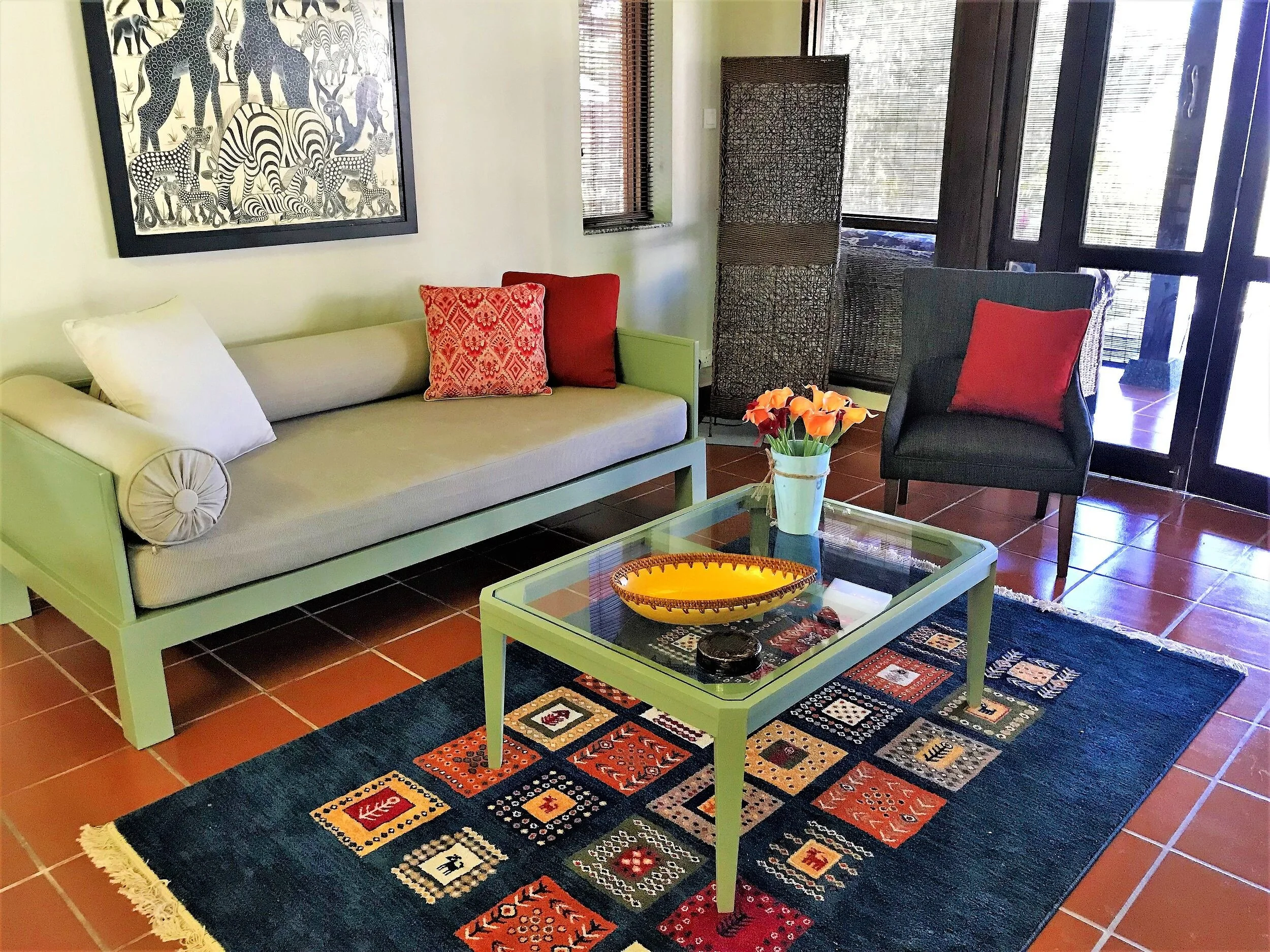 Daybed in living area.JPG