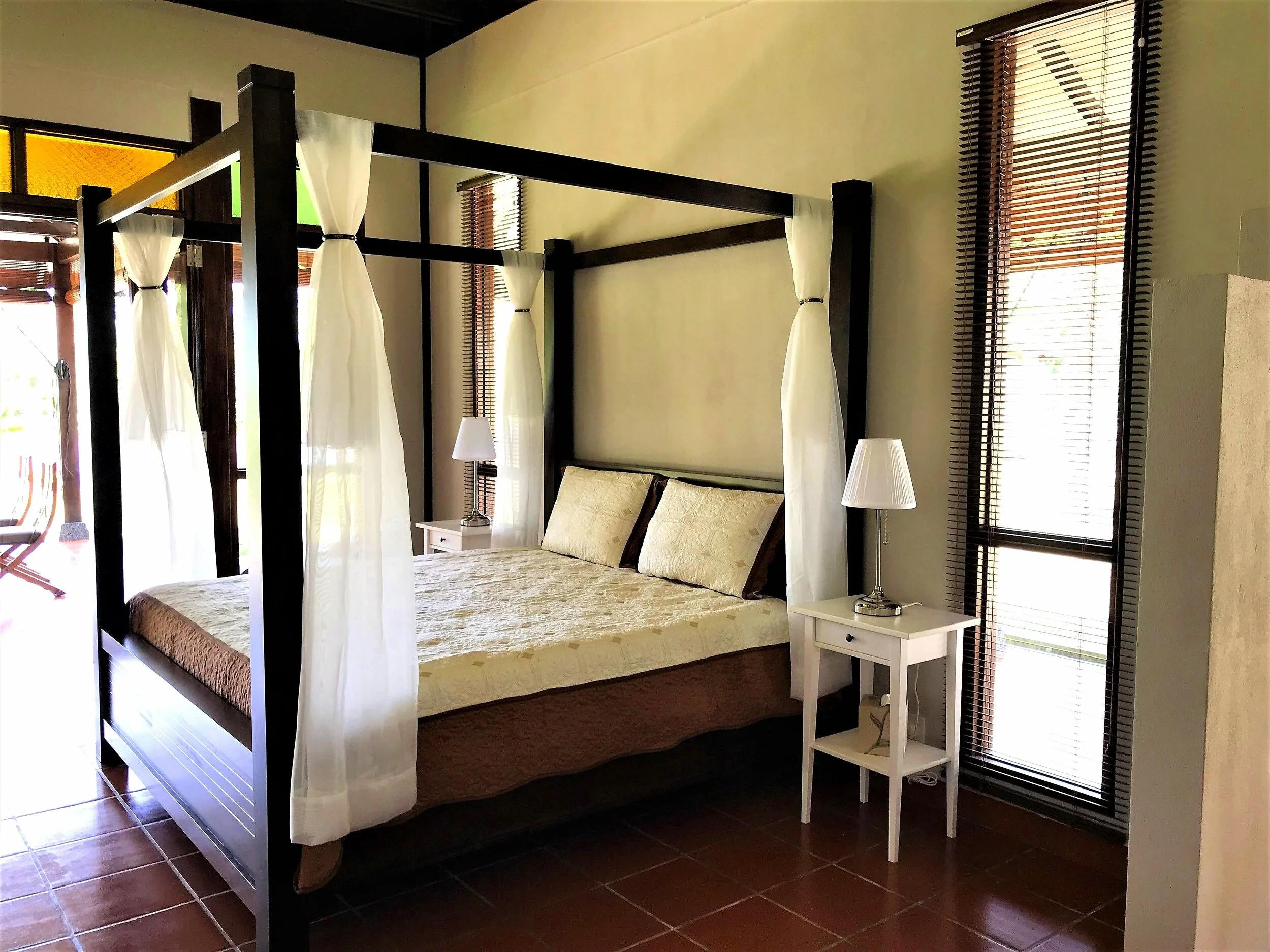 Canopy king-size bed.JPG