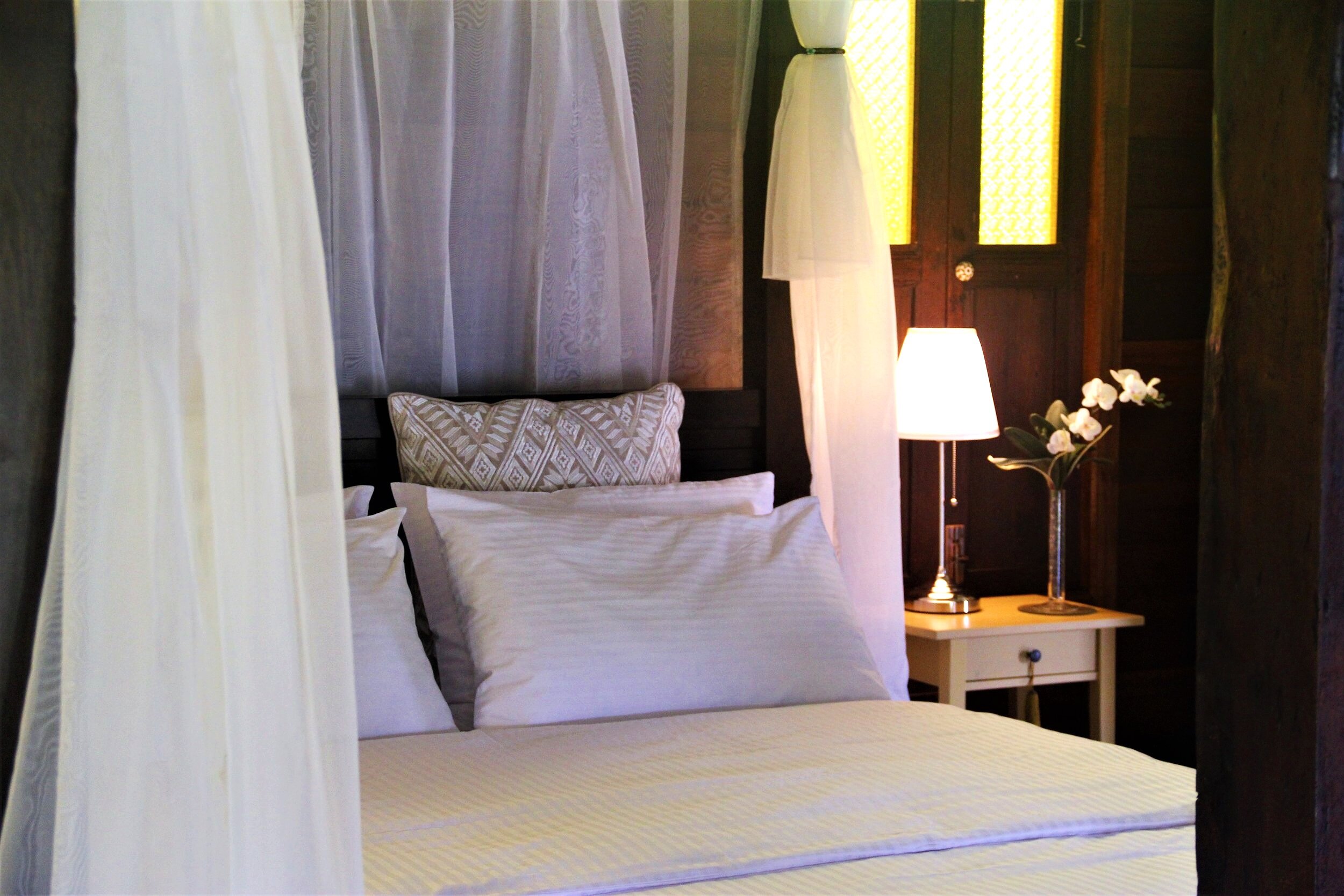 Tinggi choice of cushions.JPG