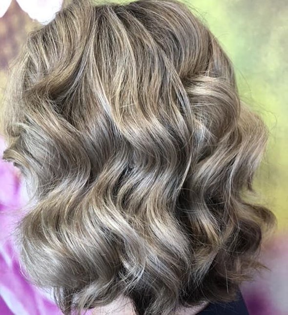 Beautiful waves for the weekend. Is everyone else&rsquo;s weekend as busy as ours? 
Have a great one...
@hotlocs .
.
.
.
.
@lorealpro 
#weekendhair #beautifulclients #loveyourself #lovewhatwedo #amazing #results #awesomenesstv