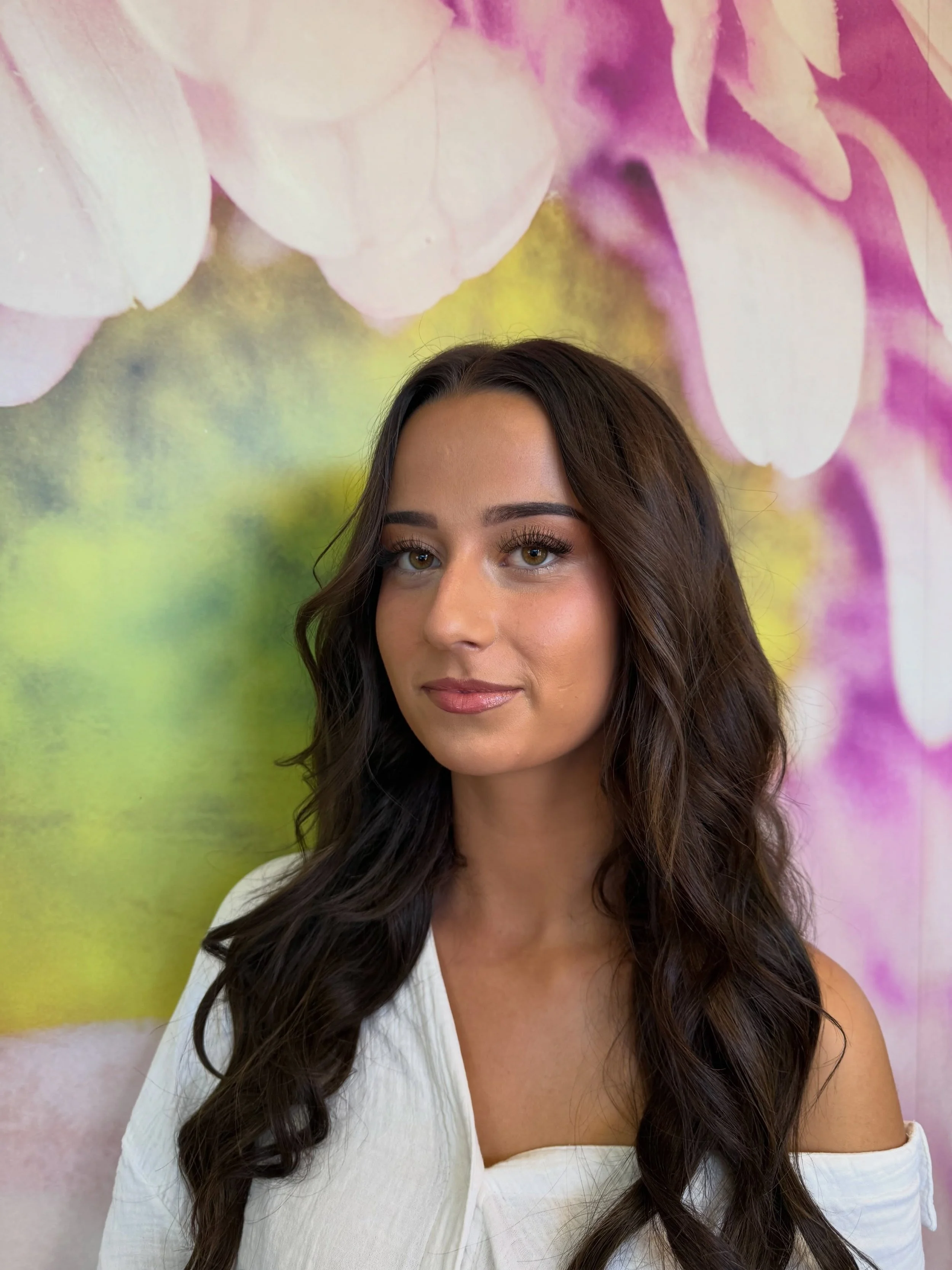 🤍 SOFT GLAM 🤍

We love a soft glam moment! 

Book in now for any of your event hair or makeup needs!