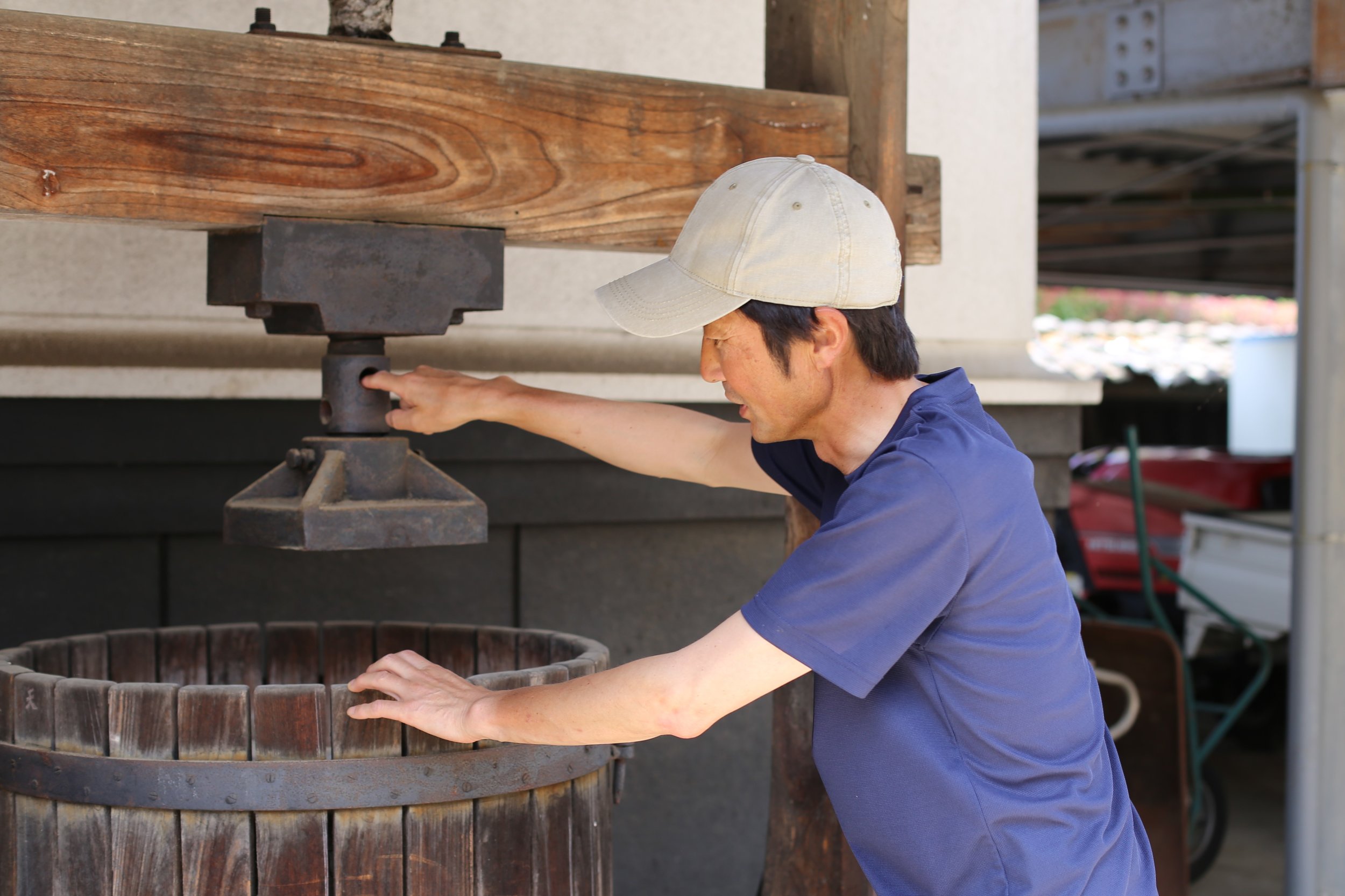 Kizan Tsuchiya-san old grape press.JPG