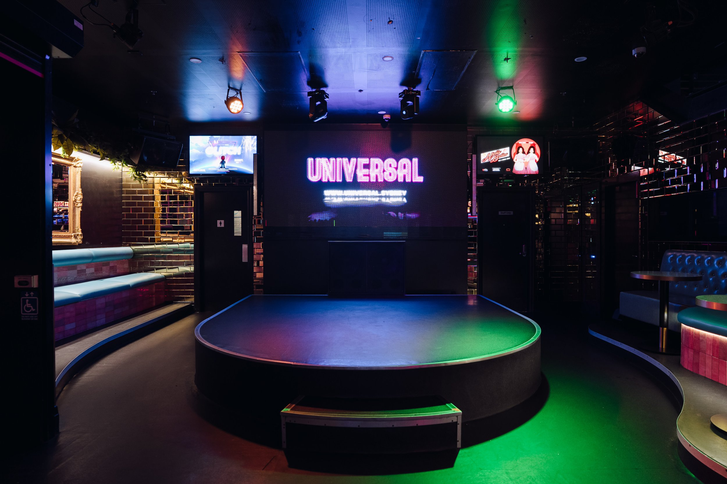 Universal Stage
