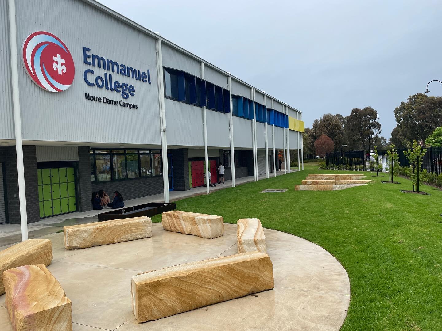 Rainy Open Day at Emmanuel College Notre Dame Campus. Well done Cynthia from our office!

#landscapearchitecture #schooldesign #pointcook #educationarchitecture #sandstoneblocks