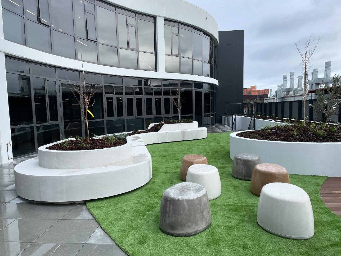 Site Visit this morning at Capital Transport Offices in Clayton. Rooftop Landscaping nearing completion, custom GRC Planters installed. Thanks to Cynthia from our office for her work.

#landscapearchitecture #rooftopgarden #rooftopdesign #communalope