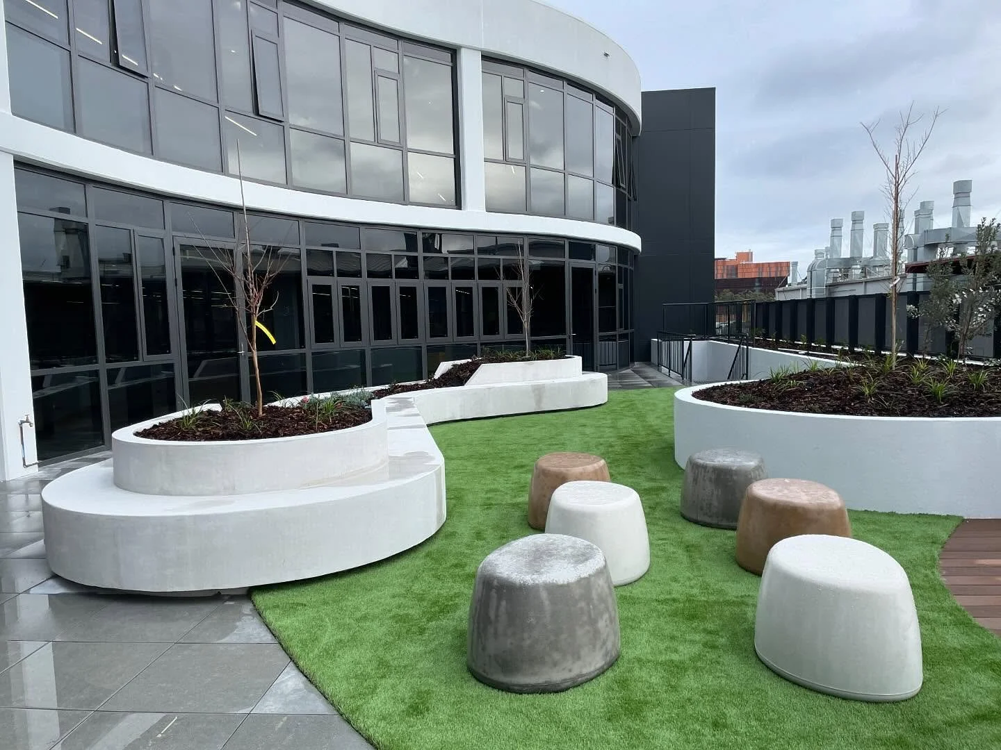 Site Visit this morning at Capital Transport Offices in Clayton. Rooftop Landscaping nearing completion, custom GRC Planters installed. Thanks to Cynthia from our office for her work.

#landscapearchitecture #rooftopgarden #rooftopdesign #communalope