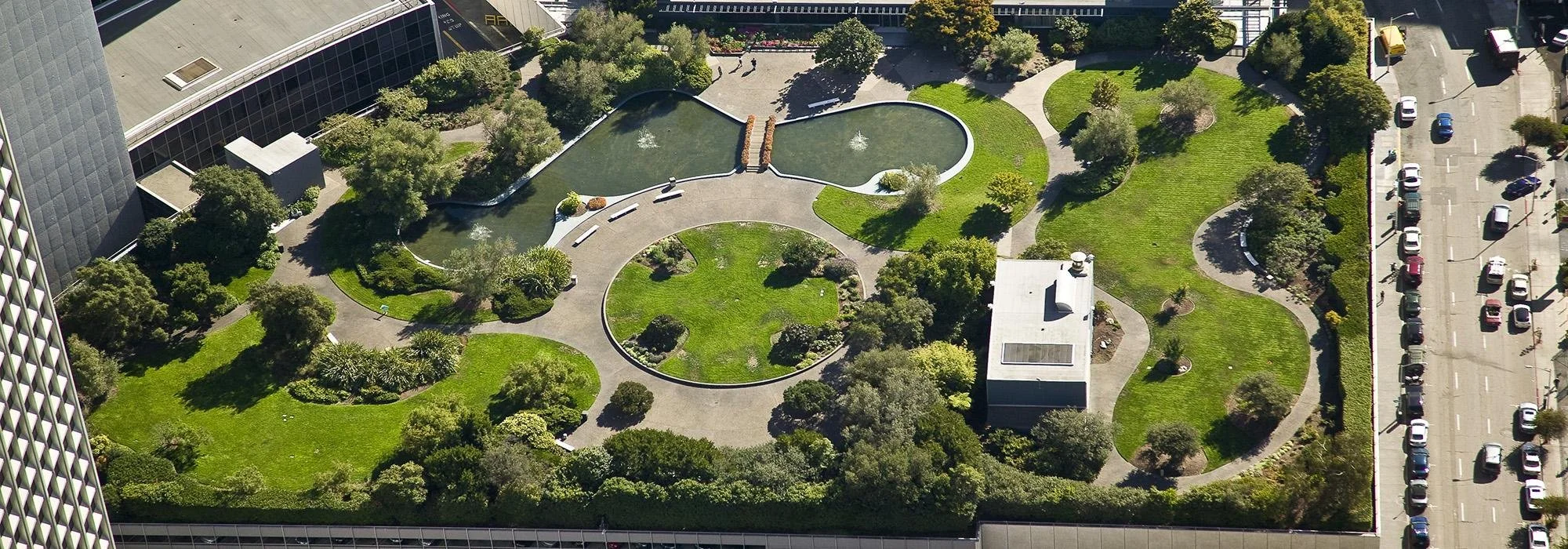 CA_Oakland_KaiserCenterRoofGarden_byTomFox_2008_002_Hero.jpg