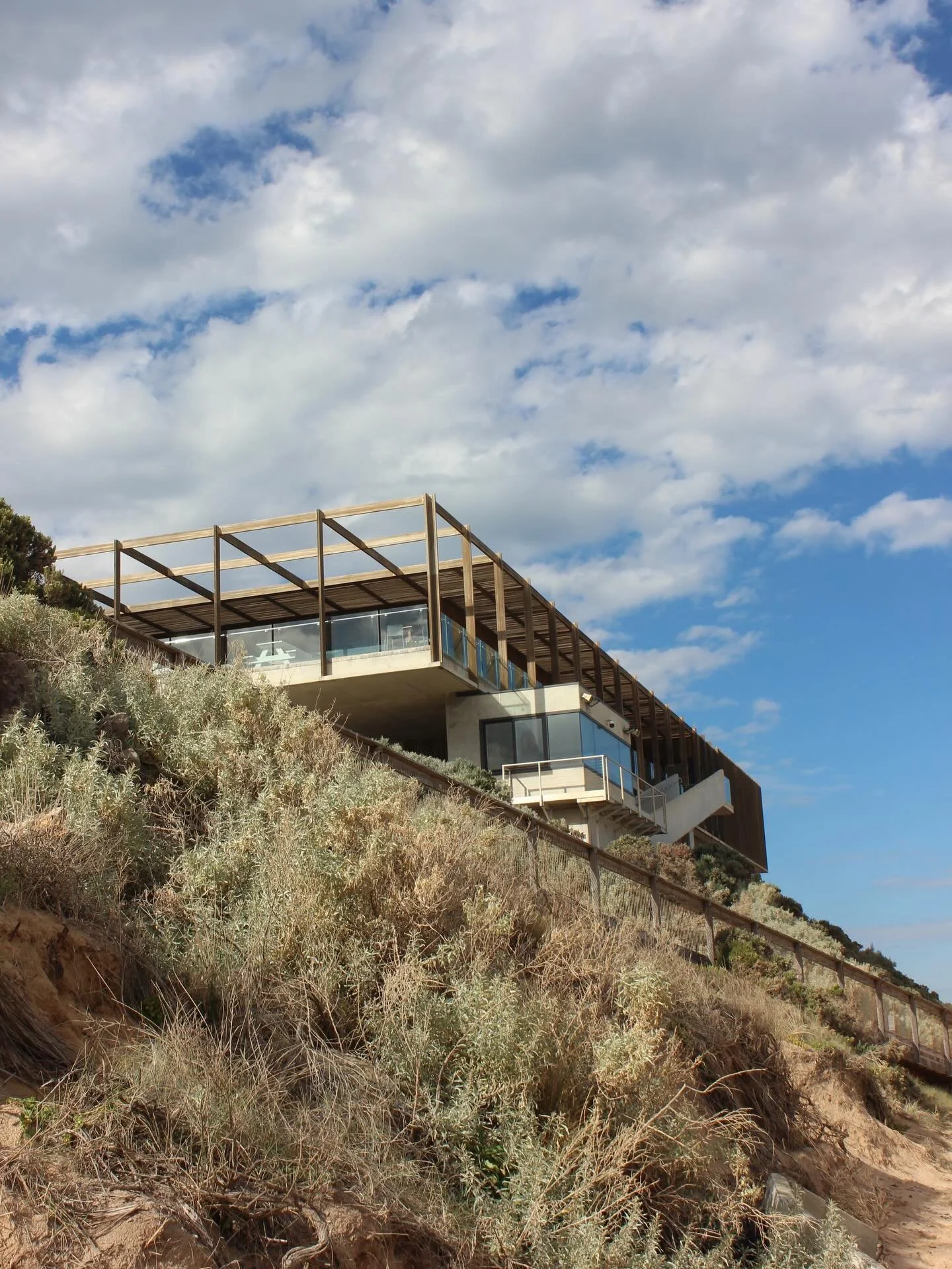 Portsea Surf Life Saving Club

Architect: jacinda_s_architect 

#landscapearchitecture #coastaldesign #jutemat #coastalheadlandscrub #revegetation